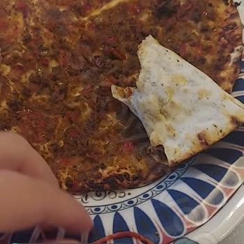 Pekfood Lahmacun İçindeki Yabancı Cisim!