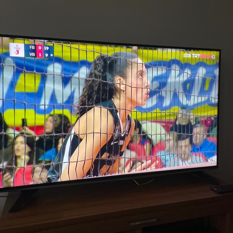 TRT Spikerinin Ruhsuz Anlatımı Maçı Sessiz İzletiyor