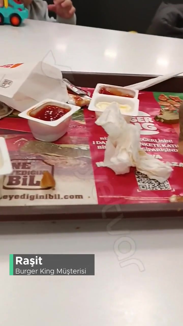 Burger King Çamaşır Suyu Kokulu Kartonda Kola! videonun kapak resmi