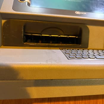 ATM Para Çekme Sorunu Ve Müşteri Hizmetlerine Ulaşamama