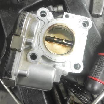 Renault Clio'da Kronik Gaz Kelebeği Sorunu