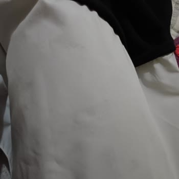 Touche Markasının Gömlek Detaylı Sweatshirtü İlk Yıkamada Renk Attı