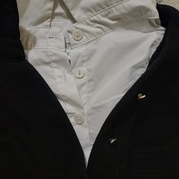 Touche Markasının Gömlek Detaylı Sweatshirtü İlk Yıkamada Renk Attı