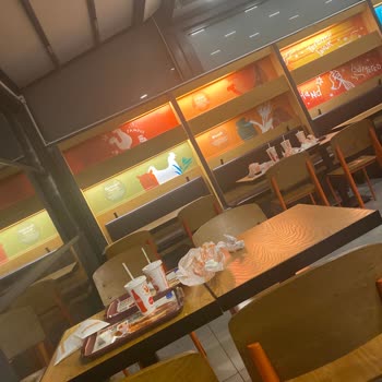 Popeyes Kayışdağı'nda Hijyen Sorunu Ve Bayat Ürünler