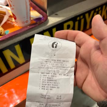 Popeyes'ta Hijyen Kabusu: Böceklerle Karşılaşma