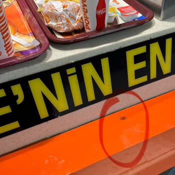 Popeyes'ta Hijyen Kabusu: Böceklerle Karşılaşma