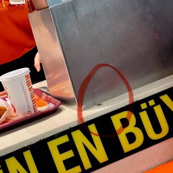 Popeyes'ta Hijyen Kabusu: Böceklerle Karşılaşma