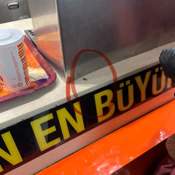 Popeyes'ta Hijyen Kabusu: Böceklerle Karşılaşma