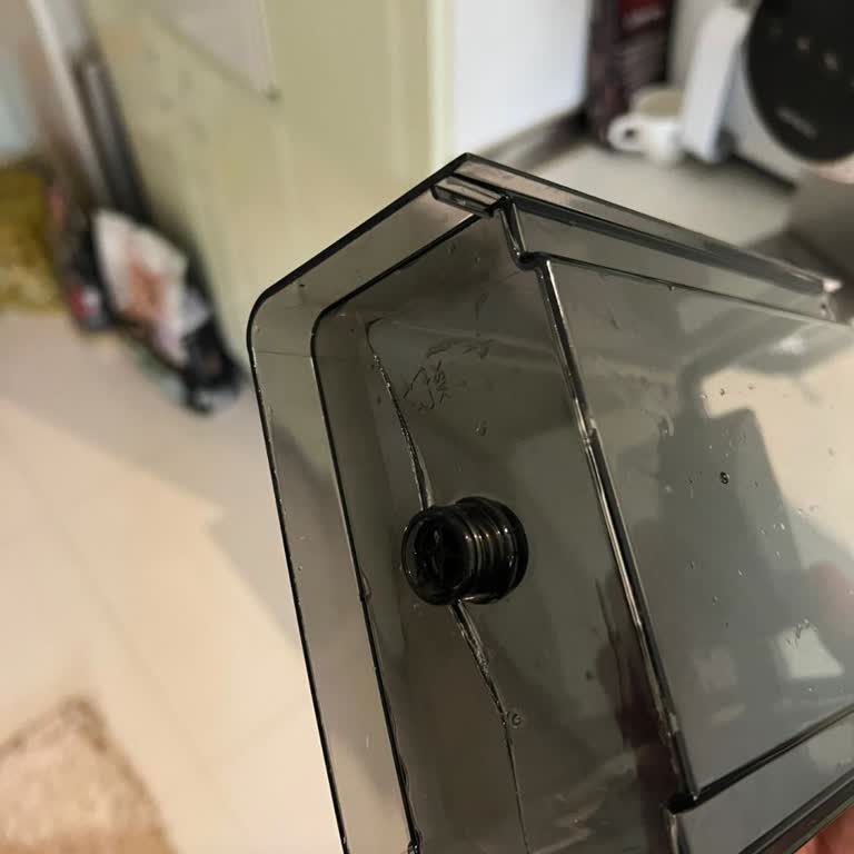 Karaca Kahve Makinesinde Su Haznesi Yerine Oturmuyor