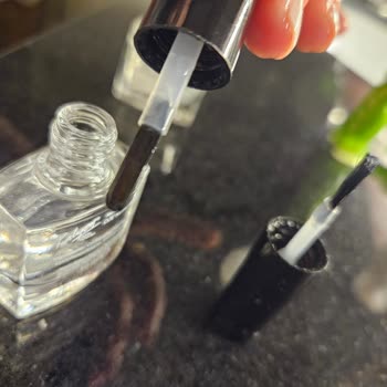 Kalyon Oje Kurutucu Hayal Kırıklığı: Sertleşen Fırça Sorunu