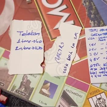 Monopoly Kağıtlar Elle Yazılmış!