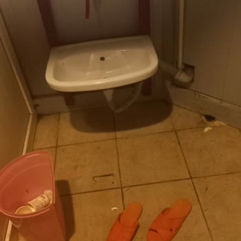 Adana Otogarında Mescit Kirli