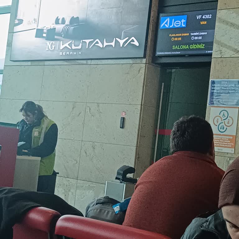 Uçuş Rötarının Belirsiz Sebepleri Yolcu Memnuniyetini Zedeliyor