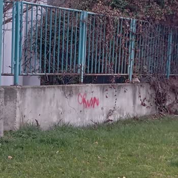 Okul Duvarlarındaki Uygunsuz Yazılar Ve Resimler