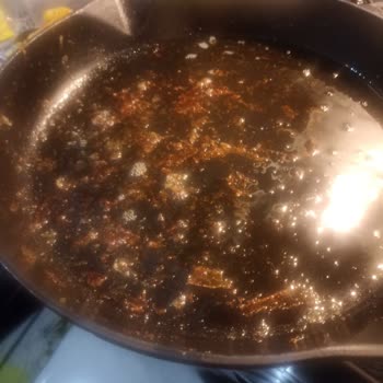 Kızartma Tavası Hayal Kırıklığı: Patatesler Dibine Yapıştı