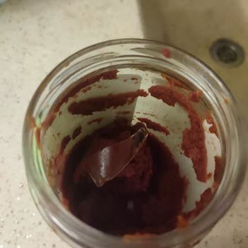 Salçadan Çıkan Cam Kırığı Tehlikesi