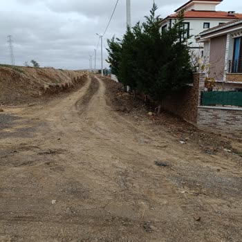 Tekirdağ Büyükşehir Belediyesi Bozuk Yol Ve Çamurdan Kaynaklanan Mağduriyet!