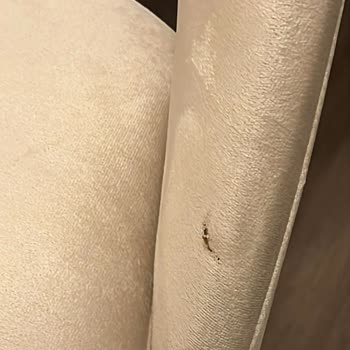 Geç Teslimat Ve Hasarlı Sandalyelerle Mağduriyet