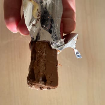 Kurtlu Çikolata Deneyimi Ve Yetersiz Telafi