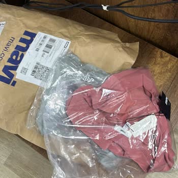 Yanlış Ürün Teslimatı: Pantolon Yerine Tişört Geldi!