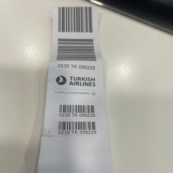 Uçakta Kaybolan Parfümlerim: A Jet'ten Yetersiz Yanıt