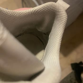 Kalitesiz Ayakkabı Ve Yetersiz Müşteri Hizmeti