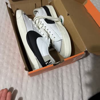 Yanlış Kutuda Gelen Kullanılmış Ayakkabı Şoku