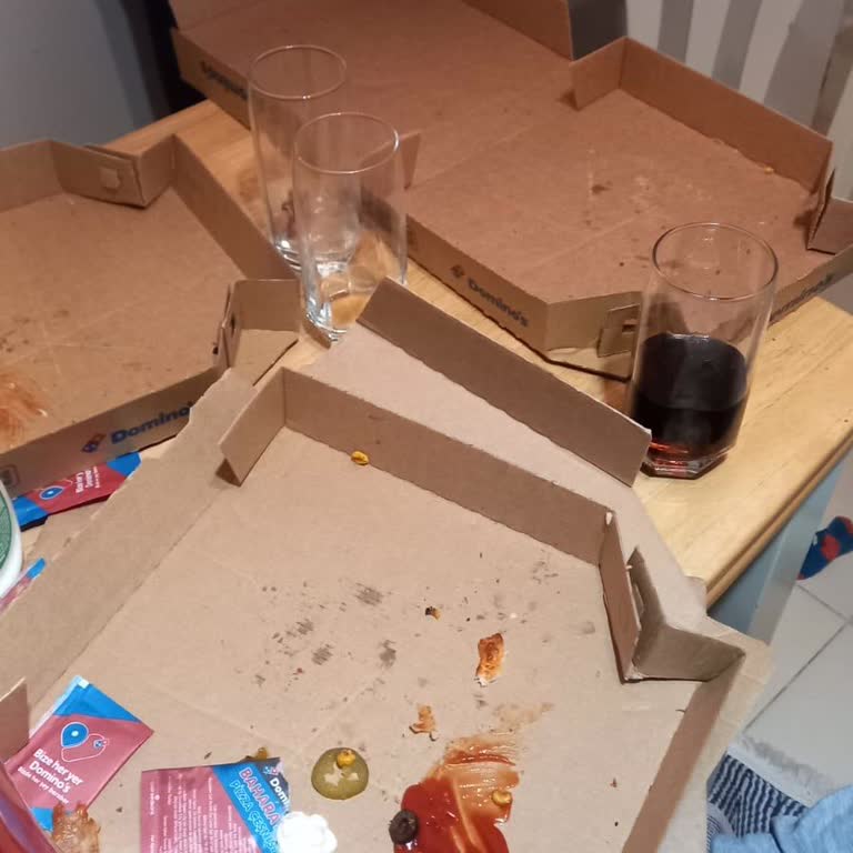 Domino's Pizzada Hayal Kırıklığı: Malzemeler Nerede?