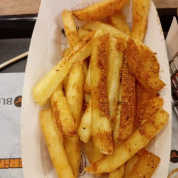 Ercan Burger'de Hayal Kırıklığı: Yanık Ve Soğuk Patatesler