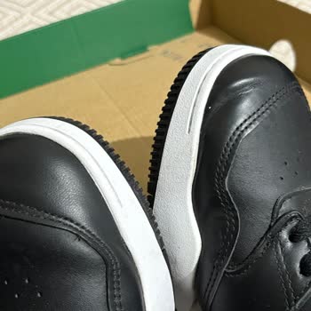 Lacoste Ayakkabıda Tek Taraflı Deri Kırışıklığı Sorunu