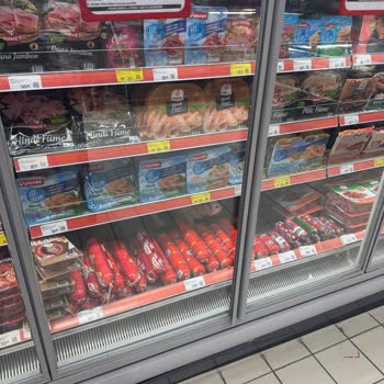 Migros'ta Hijyen Sorunu Ve Kedilerin Mağaza İçindeki Serbestliği