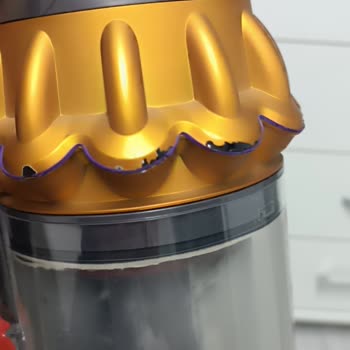 Dyson V15 Makinemin Işıklı Başlığı Ve Performans Sorunları