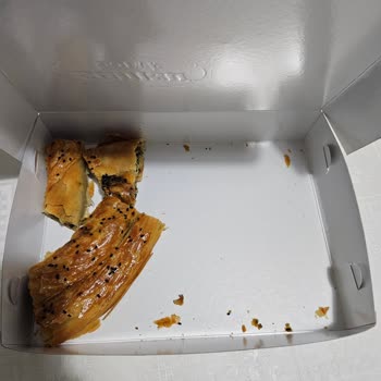 Büyük Kutuda Küçük Börek: Samsu Börek'te Hayal Kırıklığı