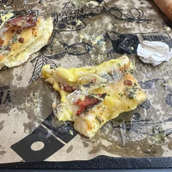 Domino's Sarımsaklı Ekmeğinde Jelatin Şoku