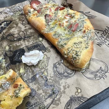 Domino's Sarımsaklı Ekmeğinde Jelatin Şoku