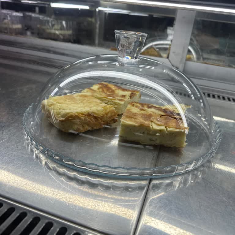 Soğuk Börek Ve İlgisiz Hizmet