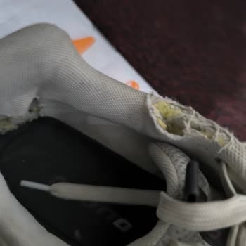 Yırtılan Ayakkabı Ve Red Kararıyla Yaşanan Mağduriyet