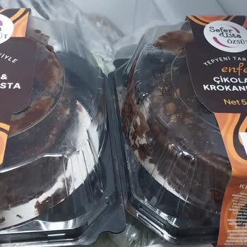 Bozuk Ve Küflü Pastalar: A101'de Hayal Kırıklığı