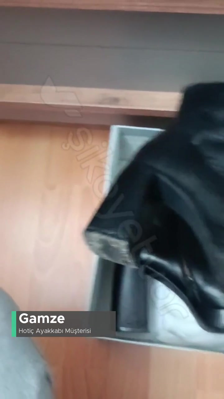 Hotiç Topuklu Botum Kayıyor videonun kapak resmi