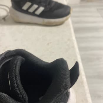 Intersport 4 Yaşındaki Çocuğun Ayakkabısı Hızla Yıprandı, Çözüm Bekliyoruz