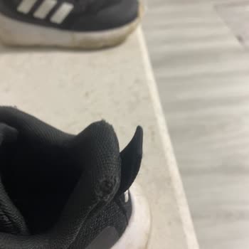 Intersport 4 Yaşındaki Çocuğun Ayakkabısı Hızla Yıprandı, Çözüm Bekliyoruz