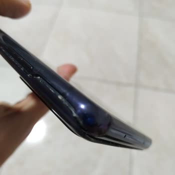 Samsung Galaxy S20 FE: Kendi Kendine Açılan Arka Kapak Sorunu