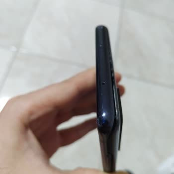 Samsung Galaxy S20 FE: Kendi Kendine Açılan Arka Kapak Sorunu