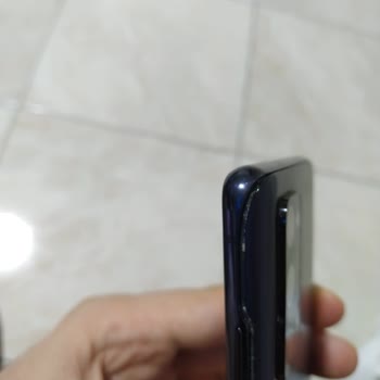 Samsung Galaxy S20 FE: Kendi Kendine Açılan Arka Kapak Sorunu