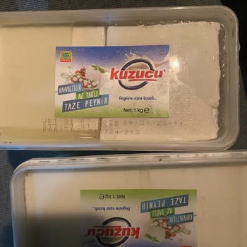 Tarihi Geçmiş Ürün Satışı Ve İlgisiz Mağaza Personeli