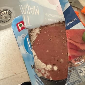 Küflü Ürün Şoku: Polonez Fit Yaşan Dana Füme Et