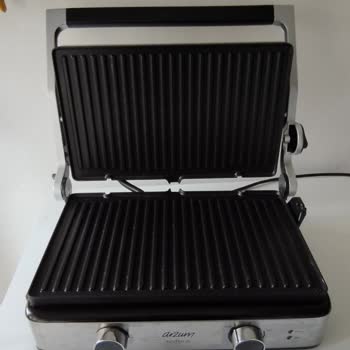 Arzum Tost Makinesi: Çatlayan Alt Tablanın Garanti Sorunu