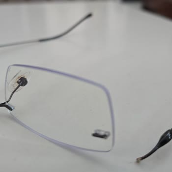 Kırılmayan Gözlük Çerçevesi Kırıldı: Merve Optik'te Sürekli Sorun