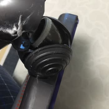 Dyson Refuses to Replace Broken Vacuum Head Despite Admitting It Is Faulty