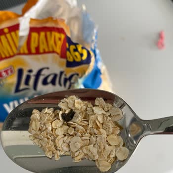 Bebek Maması İçin Açılan Yulaf Ezmesinden Yabancı Cisim Çıktı!